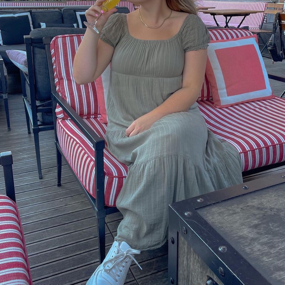 Flowy cap/puff sleeve or off shoulder midi dress